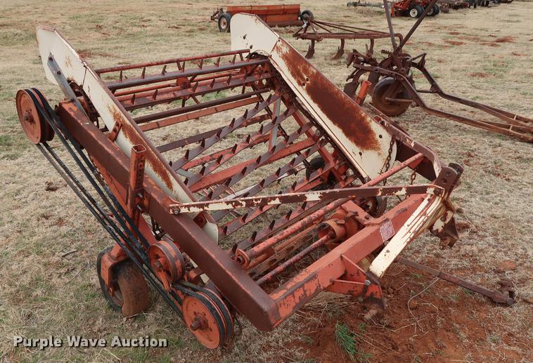 image for item DG3377 Long 437 peanut digger