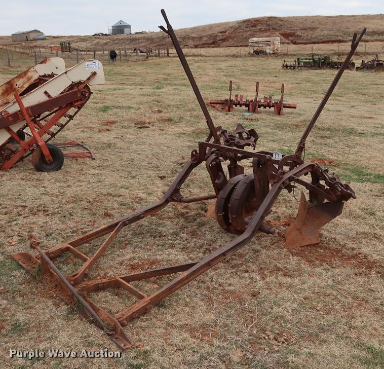 image for item DG3378 John Deere 638 two row lister