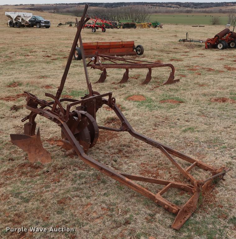 image for item DG3378 John Deere 638 two row lister