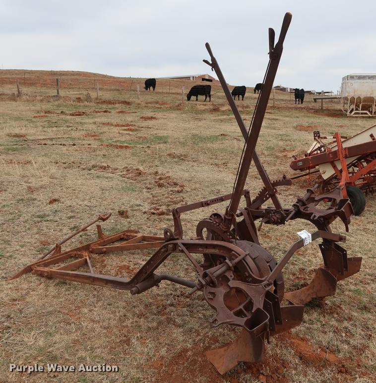 image for item DG3378 John Deere 638 two row lister