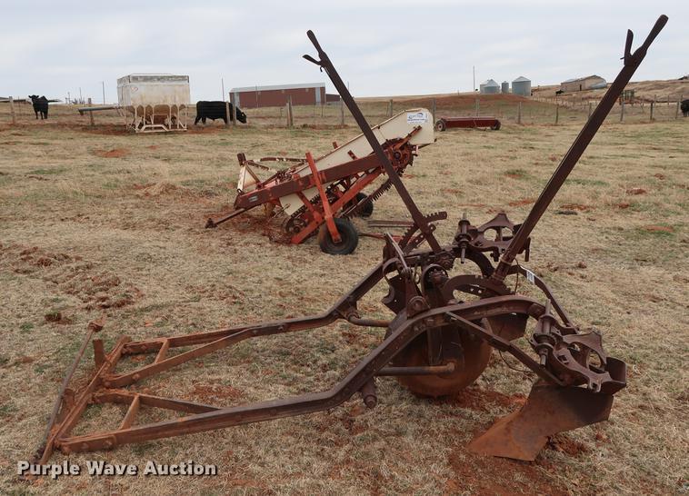 image for item DG3378 John Deere 638 two row lister