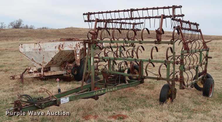 image for item DG3382 John Deere spring tooth