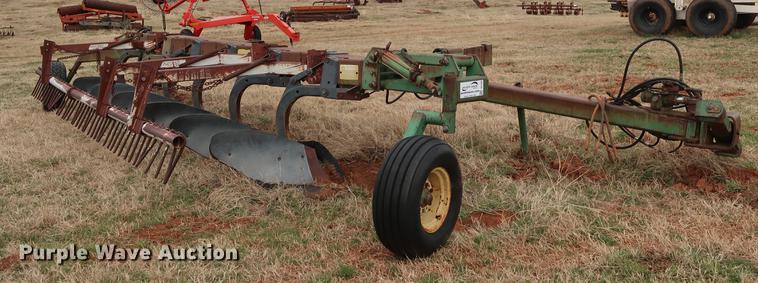 image for item DG3383 John Deere A2800 six bottom plow