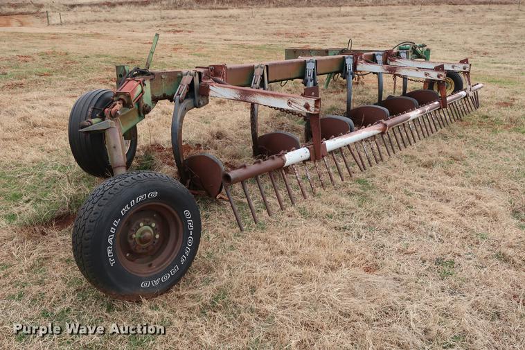 image for item DG3383 John Deere A2800 six bottom plow