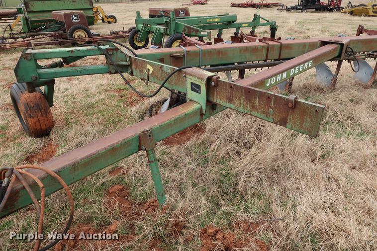 image for item DG3383 John Deere A2800 six bottom plow