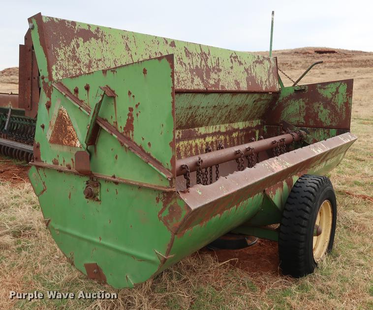 image for item DG3384 John Deere 79 manure spreader