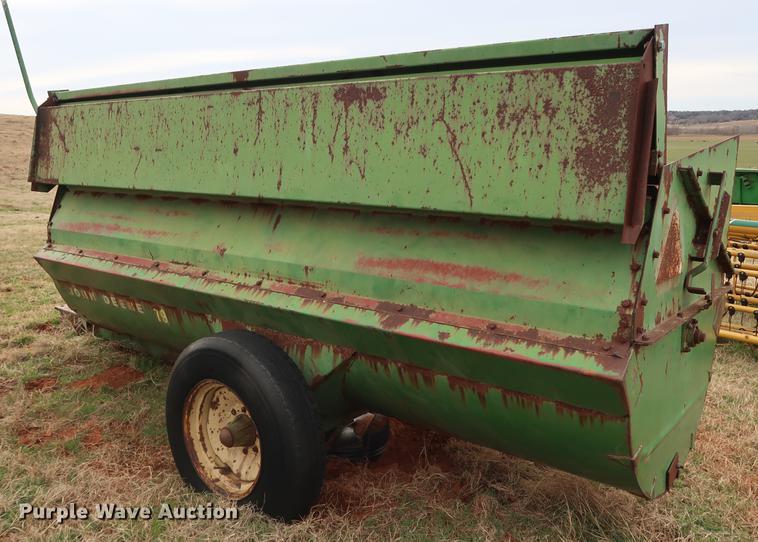 image for item DG3384 John Deere 79 manure spreader