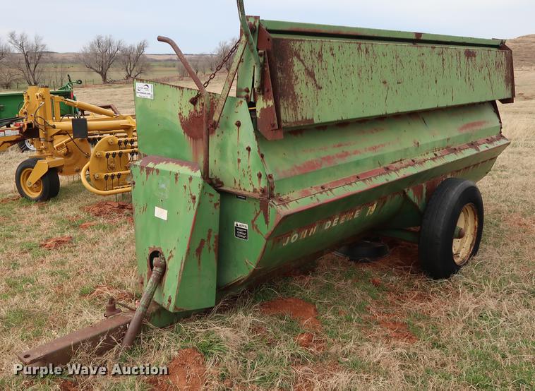 image for item DG3384 John Deere 79 manure spreader