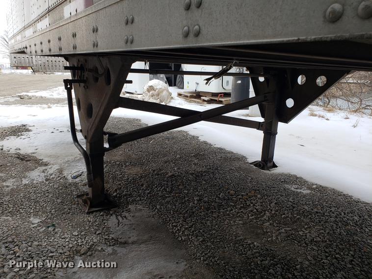 image for item AV9282 2001 Utility dry van trailer