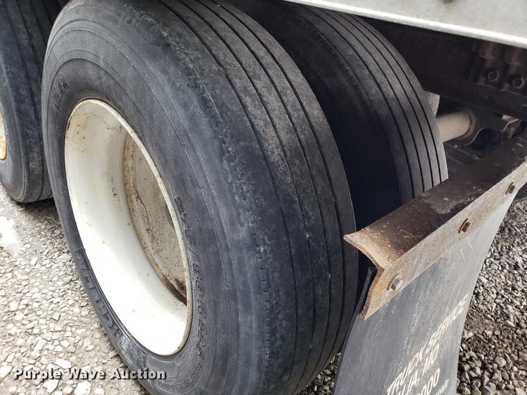 image for item AV9282 2001 Utility dry van trailer