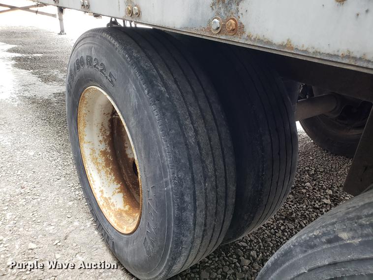 image for item AV9282 2001 Utility dry van trailer