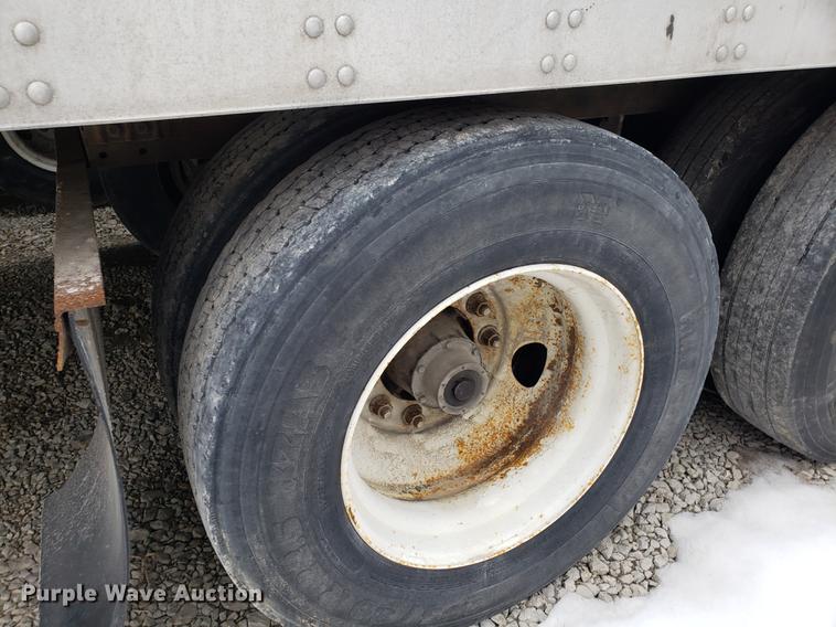 image for item AV9282 2001 Utility dry van trailer