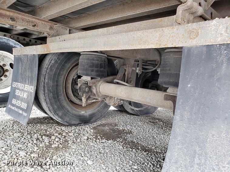 image for item AV9282 2001 Utility dry van trailer