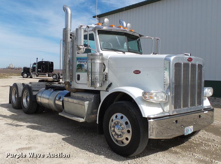 image for item CD9572 2012 Peterbilt 388 semi truck