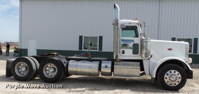 image for item CD9572 2012 Peterbilt 388 semi truck