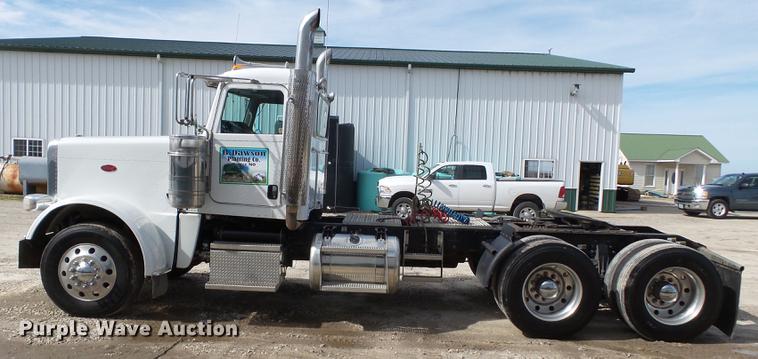 image for item CD9572 2012 Peterbilt 388 semi truck