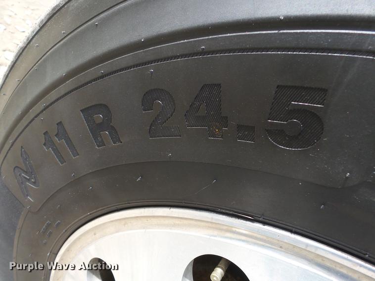 image for item CD9572 2012 Peterbilt 388 semi truck