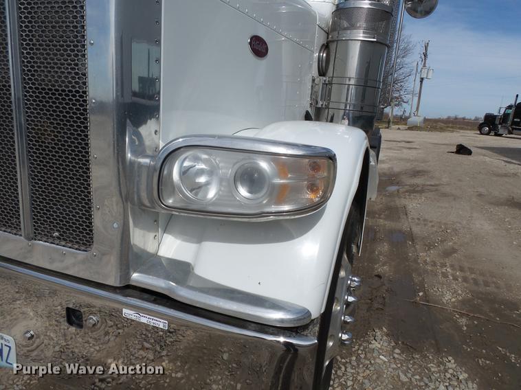 image for item CD9572 2012 Peterbilt 388 semi truck