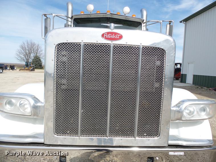 image for item CD9572 2012 Peterbilt 388 semi truck