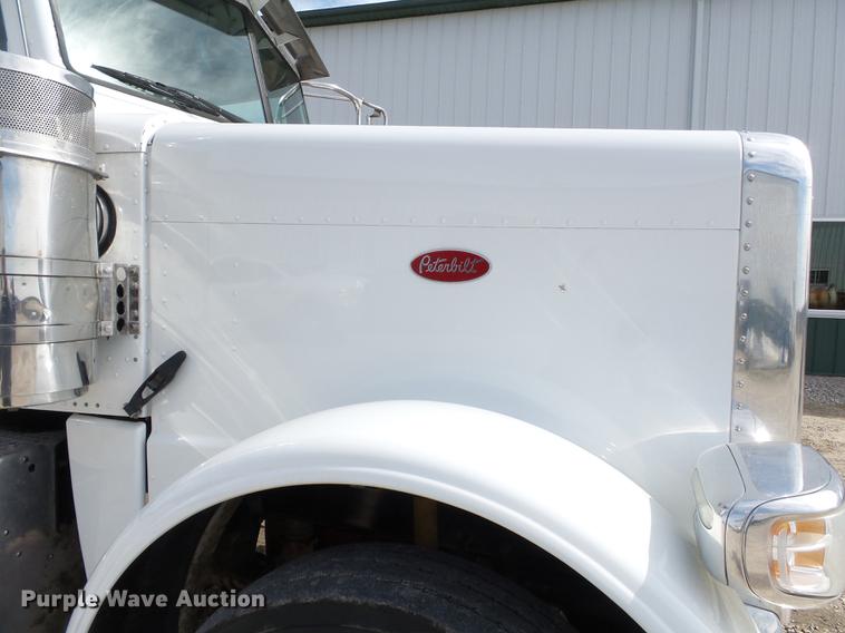 image for item CD9572 2012 Peterbilt 388 semi truck
