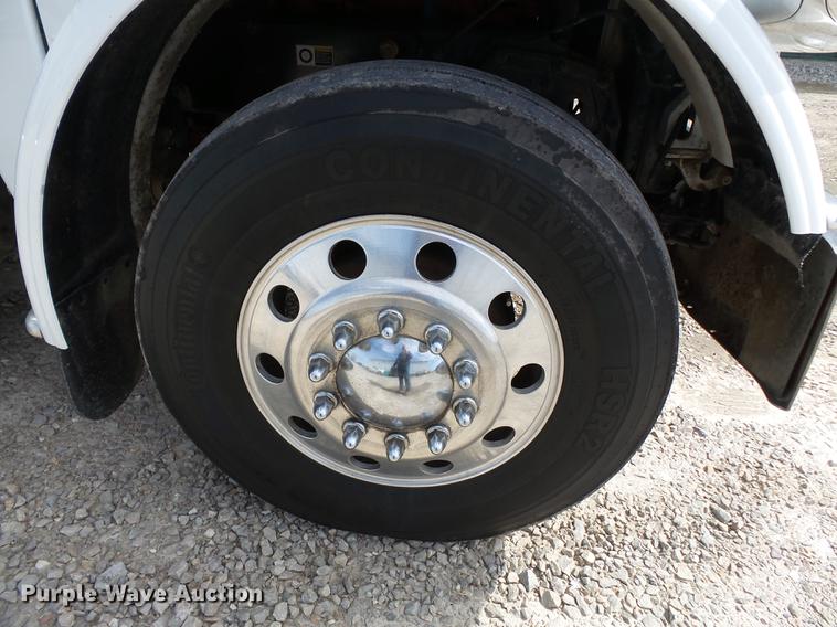 image for item CD9572 2012 Peterbilt 388 semi truck