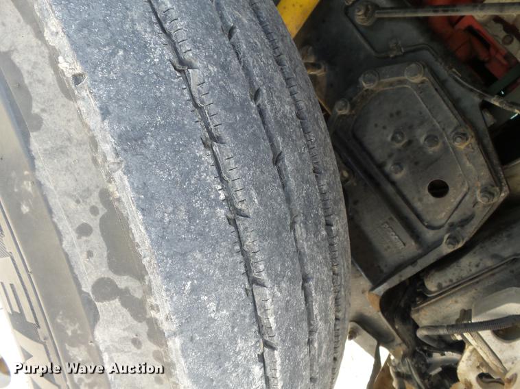 image for item CD9572 2012 Peterbilt 388 semi truck