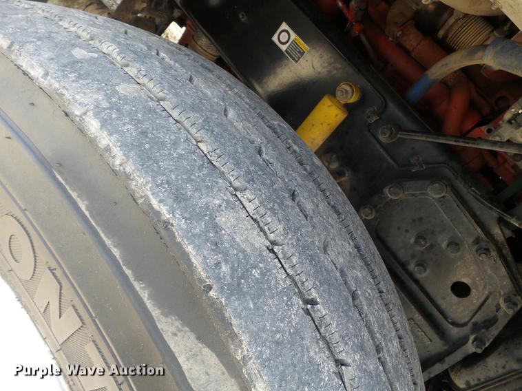 image for item CD9572 2012 Peterbilt 388 semi truck