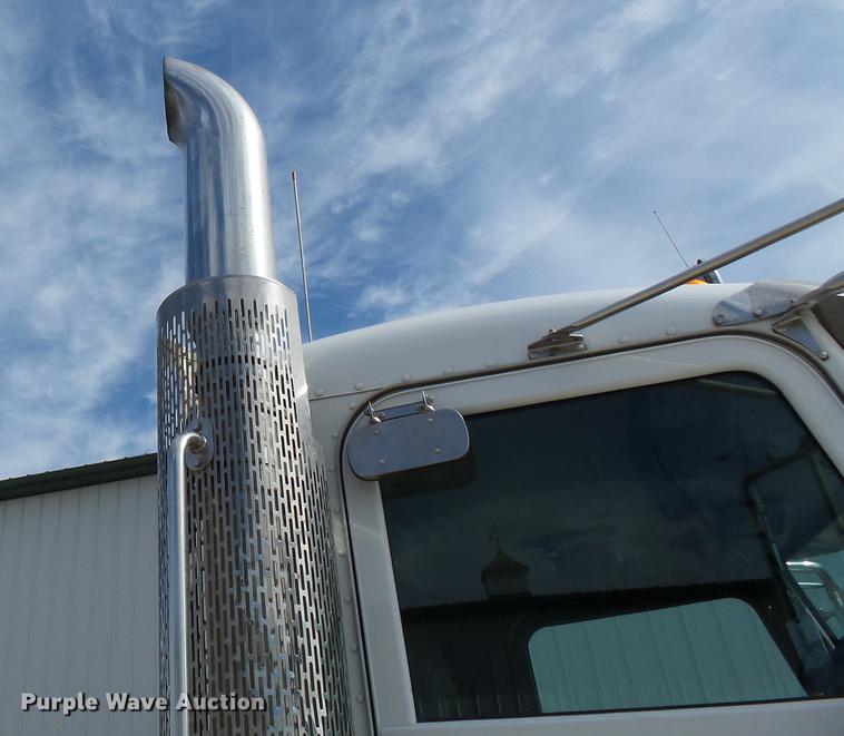 image for item CD9572 2012 Peterbilt 388 semi truck