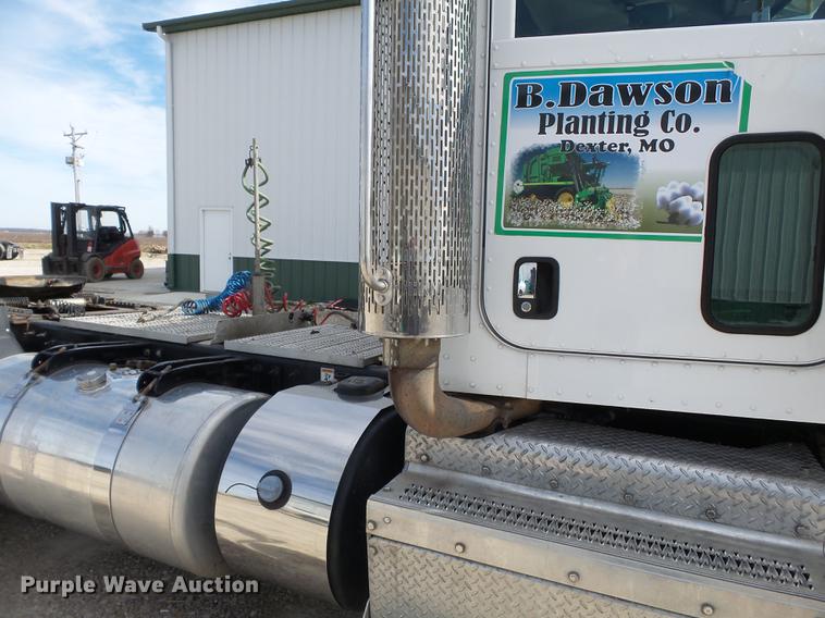 image for item CD9572 2012 Peterbilt 388 semi truck