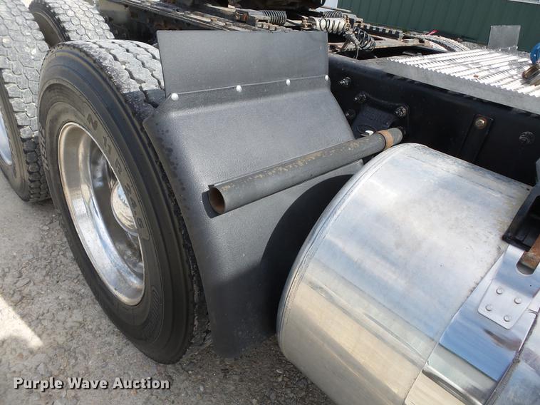 image for item CD9572 2012 Peterbilt 388 semi truck