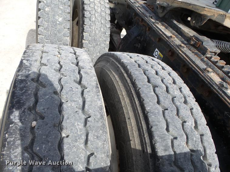 image for item CD9572 2012 Peterbilt 388 semi truck