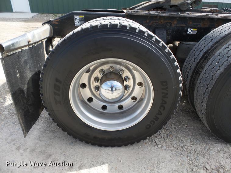 image for item CD9572 2012 Peterbilt 388 semi truck