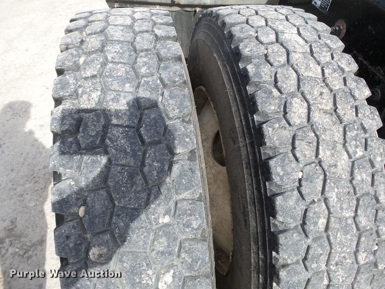 image for item CD9572 2012 Peterbilt 388 semi truck