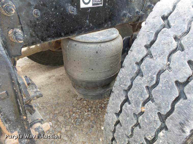 image for item CD9572 2012 Peterbilt 388 semi truck