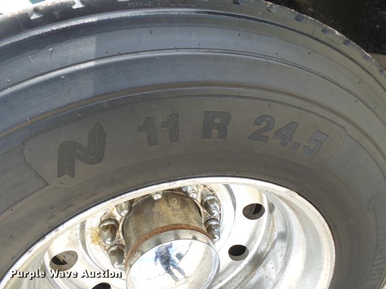 image for item CD9572 2012 Peterbilt 388 semi truck