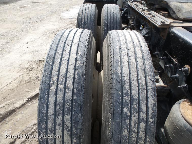 image for item CD9572 2012 Peterbilt 388 semi truck