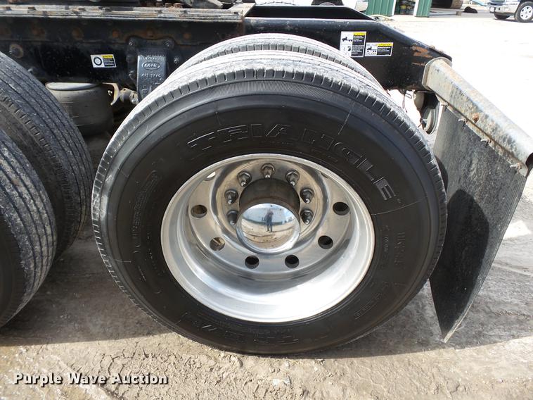 image for item CD9572 2012 Peterbilt 388 semi truck