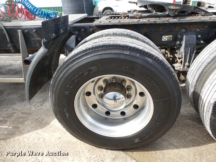 image for item CD9572 2012 Peterbilt 388 semi truck