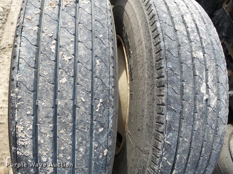 image for item CD9572 2012 Peterbilt 388 semi truck