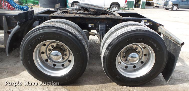 image for item CD9572 2012 Peterbilt 388 semi truck