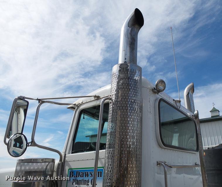 image for item CD9572 2012 Peterbilt 388 semi truck