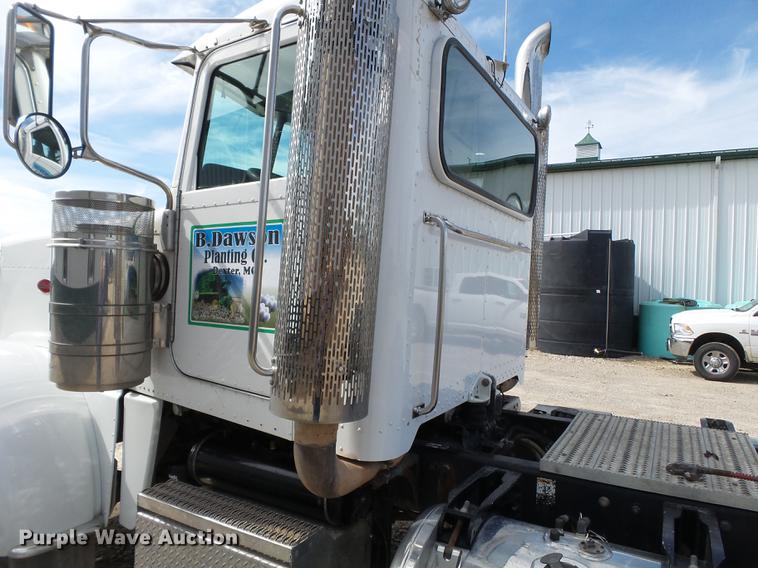 image for item CD9572 2012 Peterbilt 388 semi truck