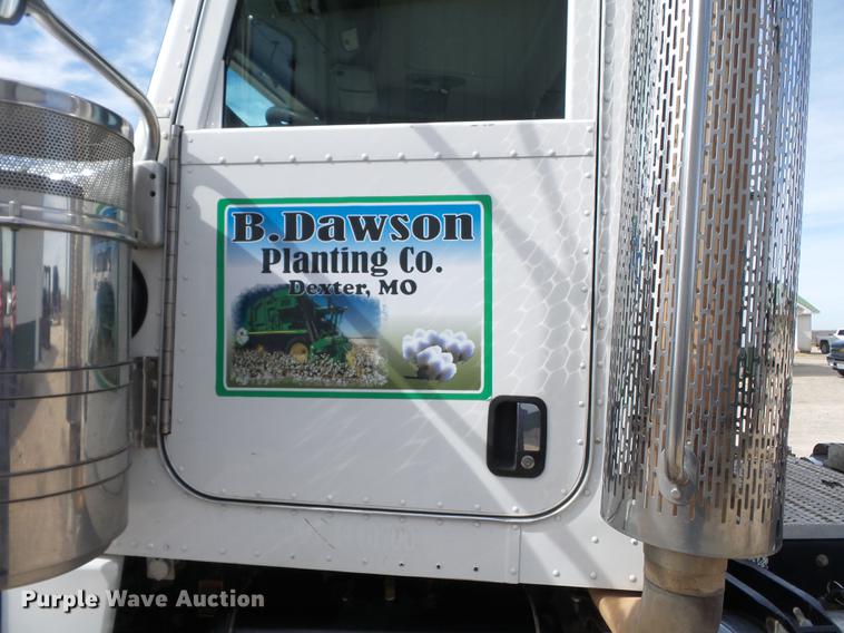 image for item CD9572 2012 Peterbilt 388 semi truck