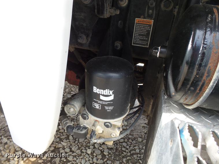 image for item CD9572 2012 Peterbilt 388 semi truck