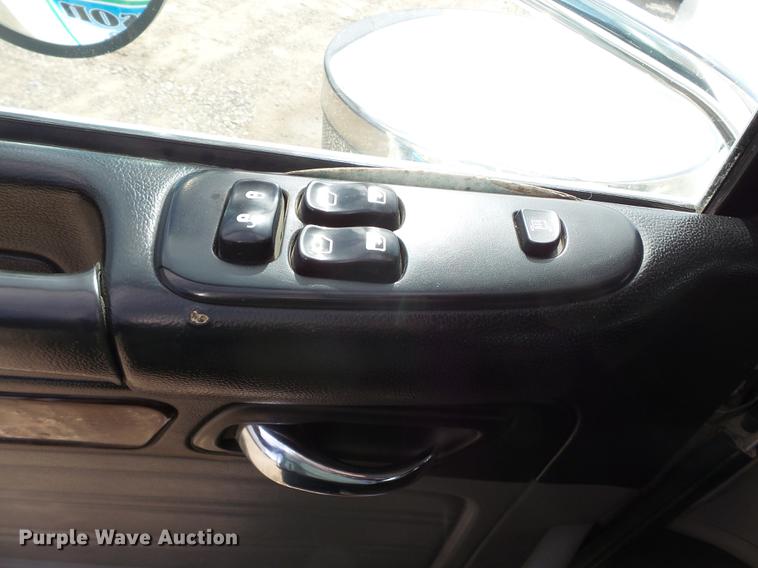 image for item CD9572 2012 Peterbilt 388 semi truck