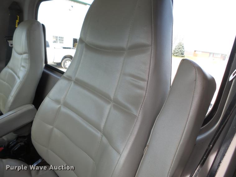 image for item CD9572 2012 Peterbilt 388 semi truck