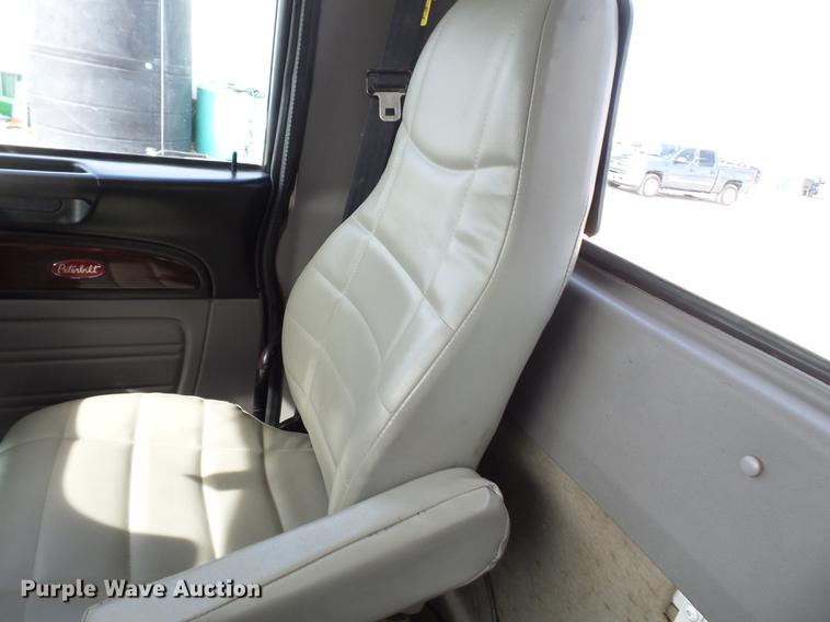 image for item CD9572 2012 Peterbilt 388 semi truck