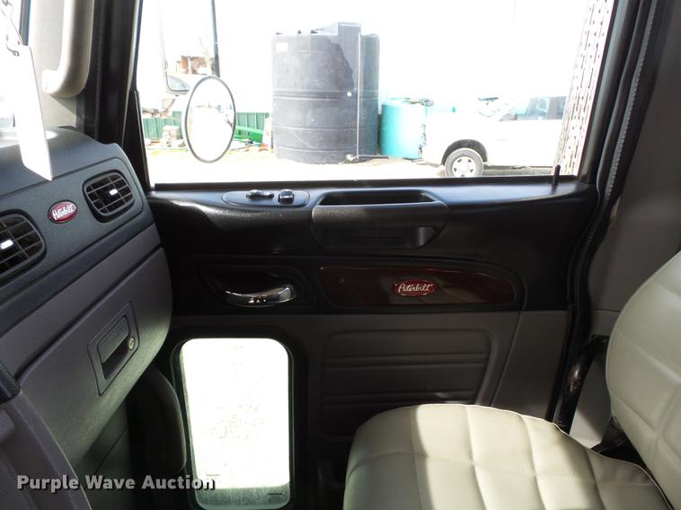 image for item CD9572 2012 Peterbilt 388 semi truck