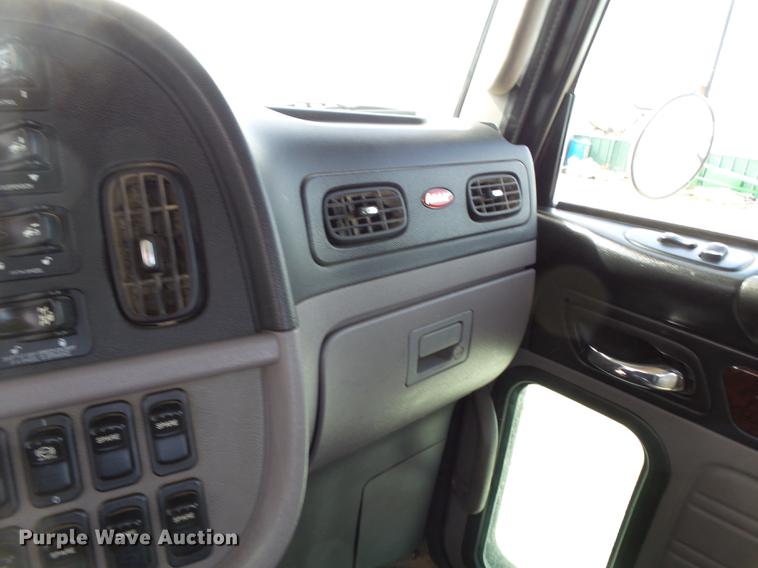 image for item CD9572 2012 Peterbilt 388 semi truck