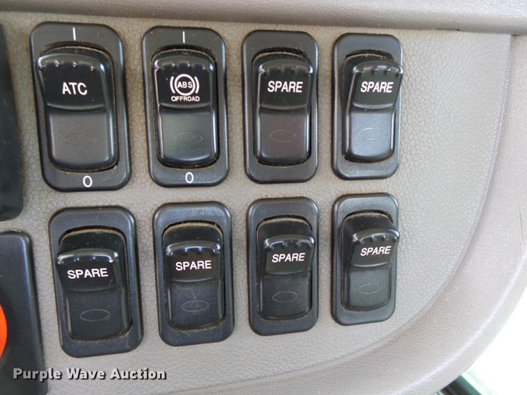 image for item CD9572 2012 Peterbilt 388 semi truck